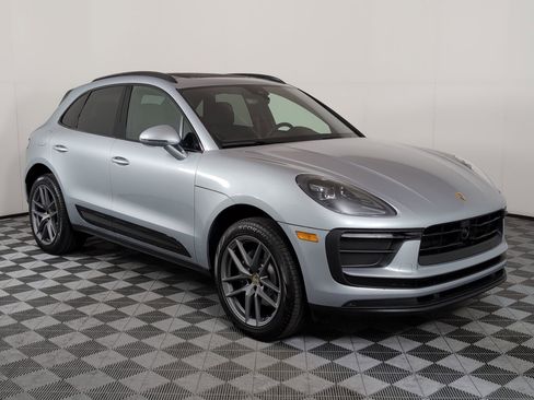 Certified 2025 Porsche Macan image 10