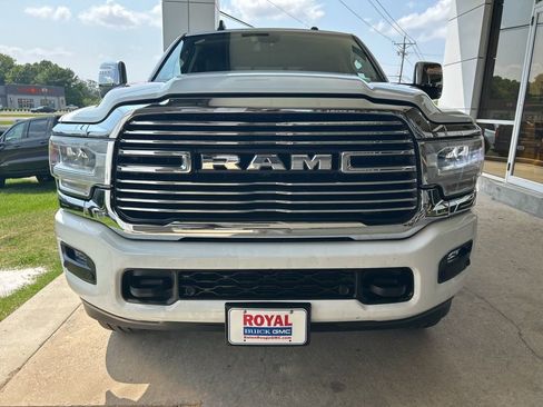 Used 2024 RAM 2500 Laramie AWD/4WD image 3