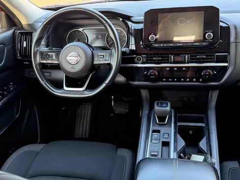 Used 2022 Nissan Pathfinder SV FWD image 12