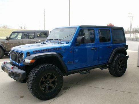 Used 2024 Jeep Wrangler Unlimited Rubicon w/ Safety Group image 5