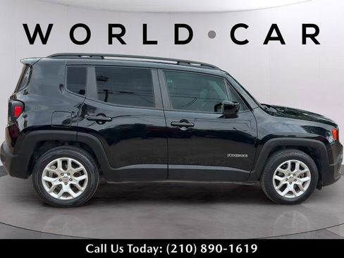 Used 2018 Jeep Renegade Latitude FWD image 3