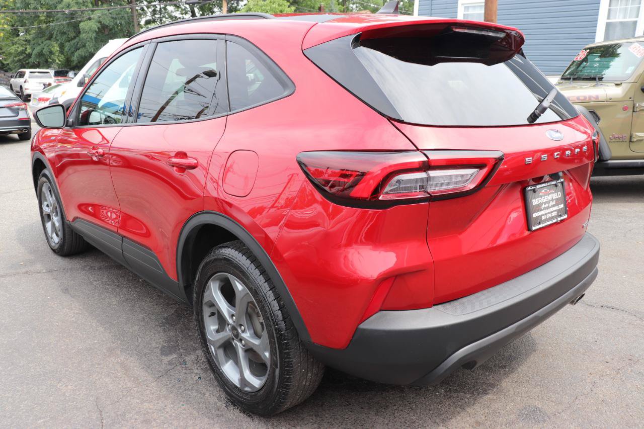 Used 2025 Ford Escape ST-Line Select AWD/4WD image 3