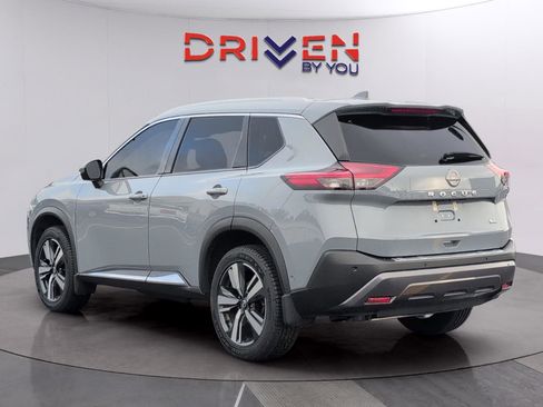 Used 2023 Nissan Rogue SL w/ SL Premium Package image 3