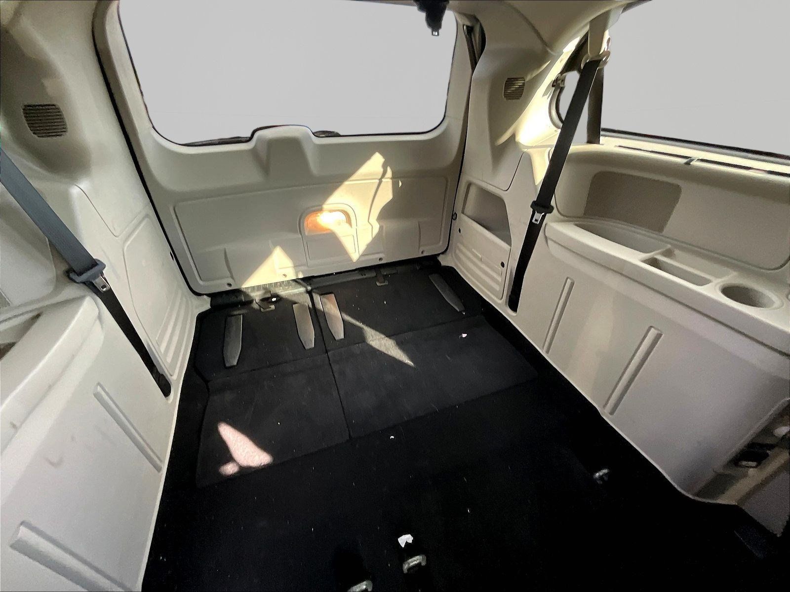 Used 2015 Chrysler Town & Country Touring-L w/ Driver Convenience Group FWD image 25