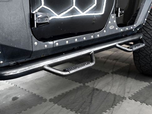 Used 2018 Jeep Wrangler Unlimited Rubicon w/ Cold Weather Group image 12