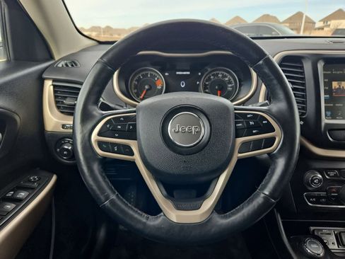 Used 2018 Jeep Cherokee Limited image 22