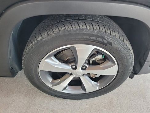 Used 2021 Jeep Cherokee Limited w/ Elite Package image 19