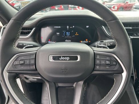 Used 2023 Jeep Grand Cherokee L Laredo image 28