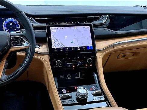 Used 2025 Jeep Grand Cherokee L Summit image 8