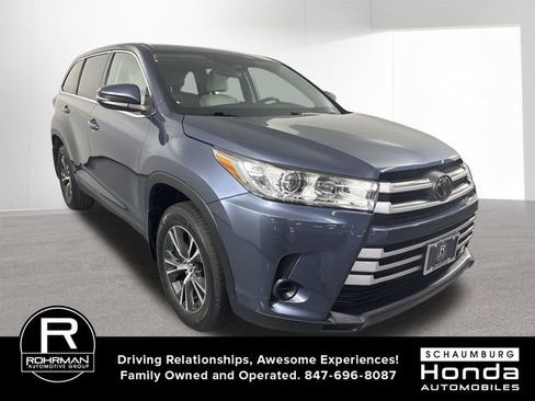 Used 2019 Toyota Highlander LE AWD/4WD image 3