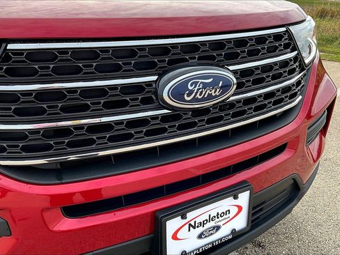 Used 2023 Ford Explorer XLT image 29