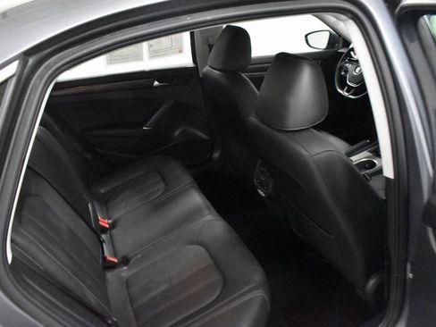 Used 2020 Volkswagen Passat 2.0T SEL image 17