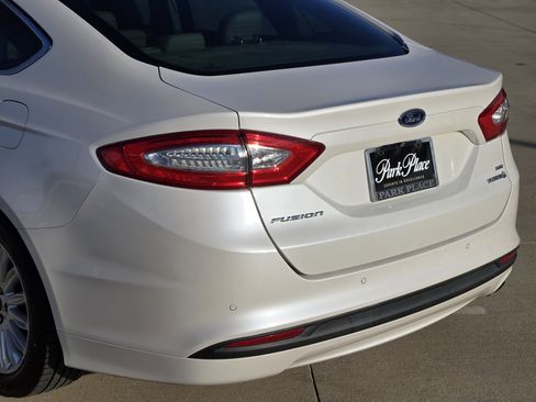 Used 2016 Ford Fusion SE w/ Equipment Group 502A image 13