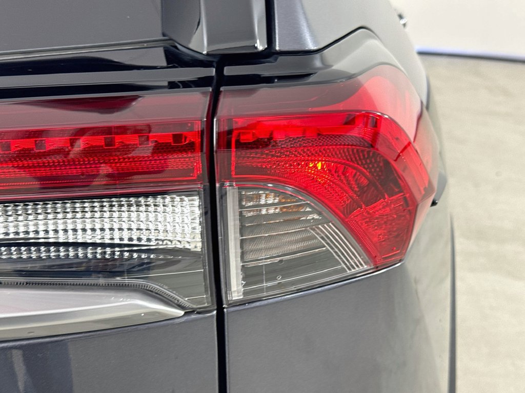 Used 2020 Toyota RAV4 Limited AWD/4WD image 35