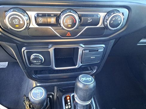 Used 2019 Jeep Wrangler Sport image 10