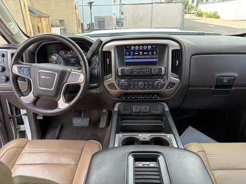 Used 2017 GMC Sierra 2500 Denali w/ Duramax Plus Package image 10