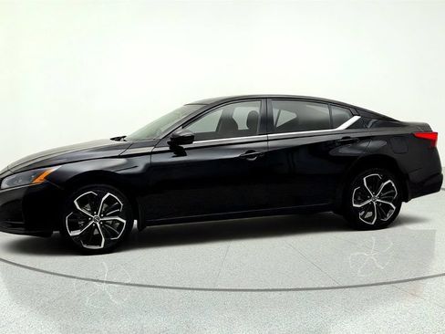 Used 2023 Nissan Altima 2.5 SR w/ SR Premium Package AWD/4WD image 8