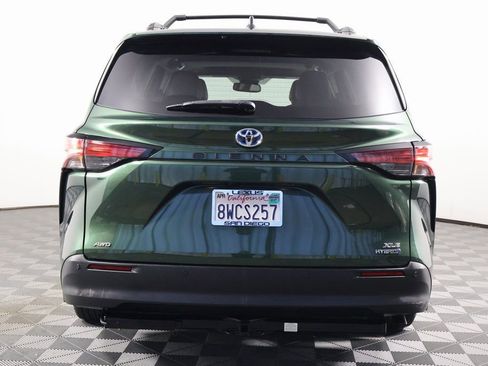 Used 2021 Toyota Sienna XLE w/ XLE Plus Package AWD/4WD image 5