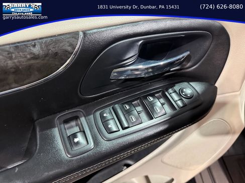 Used 2014 Chrysler Town & Country Touring FWD image 16