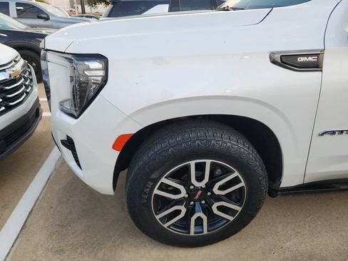 Used 2024 GMC Yukon AT4 w/ Technology Package AWD/4WD image 7