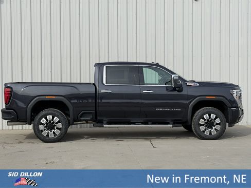 New 2026 GMC Sierra 2500 Denali w/ Denali Reserve Package AWD/4WD image 3