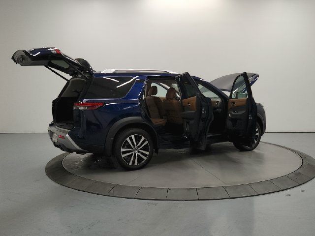 Used 2025 Nissan Pathfinder Platinum w/ Cargo Package AWD/4WD image 13