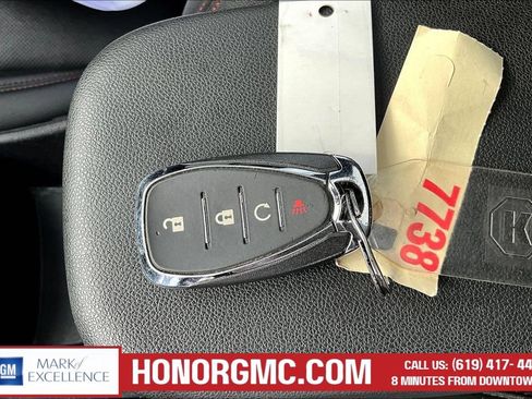 Used 2025 Chevrolet Trax RS w/ Sunroof Package FWD image 35