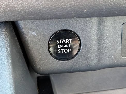 Used 2024 Nissan Rogue S FWD image 27