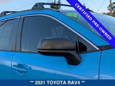 Used 2021 Toyota RAV4 LE image 10