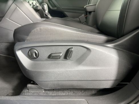 Used 2019 Volkswagen Tiguan SE image 13