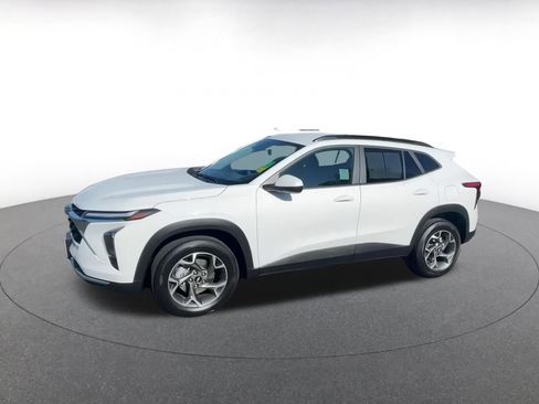 Used 2025 Chevrolet Trax LT image 9