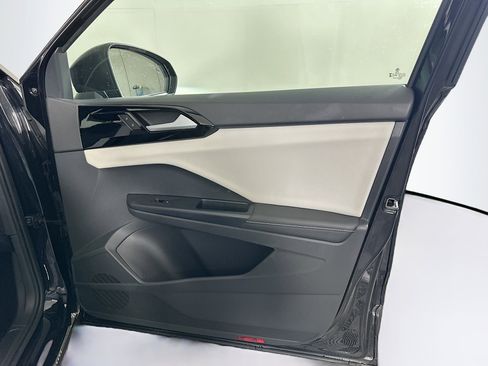 Used 2025 Volkswagen Taos S image 30