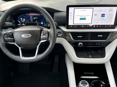 Certified 2025 Ford Explorer Platinum w/ Ultimate Package image 14