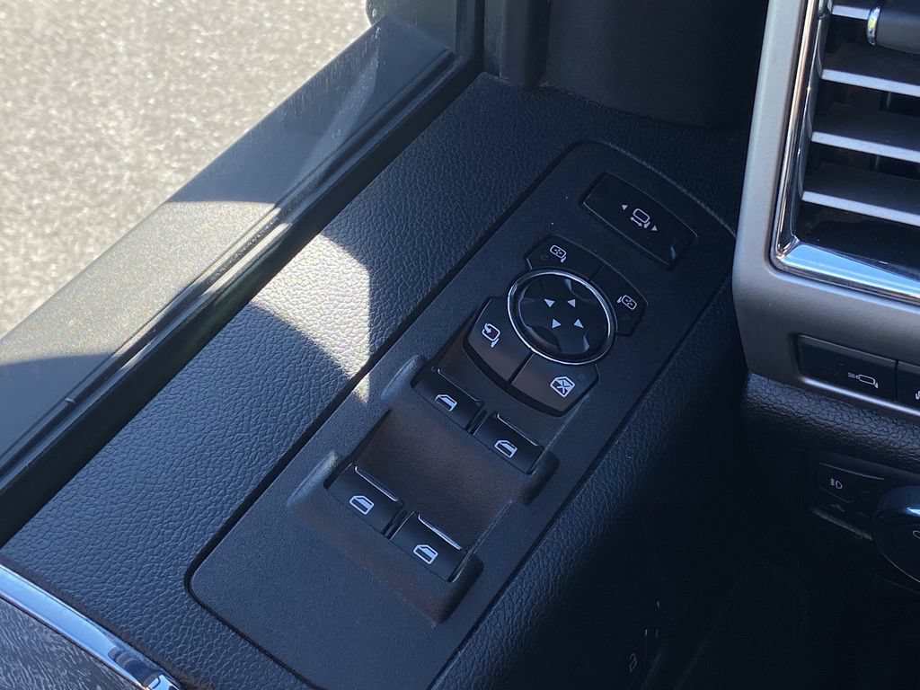 Used 2017 Ford F350 Lariat w/ Lariat Value Package AWD/4WD image 9