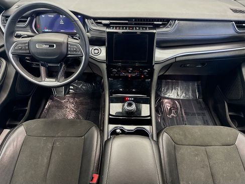 Used 2023 Jeep Grand Cherokee L Laredo image 14