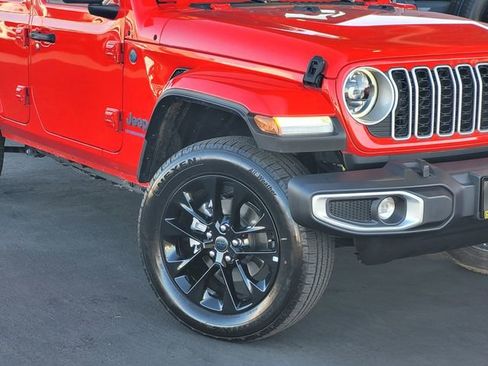Used 2025 Jeep Wrangler Unlimited Sahara w/ Safety Group AWD/4WD image 3