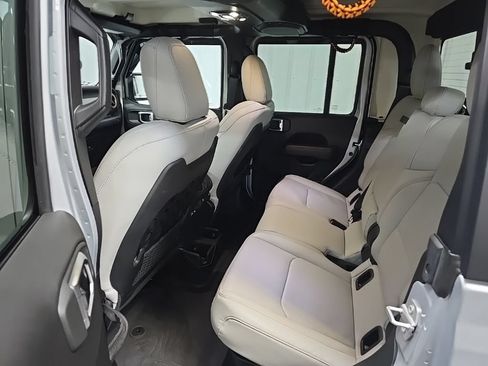 Used 2022 Jeep Gladiator Mojave w/ Cold Weather Group AWD/4WD image 33