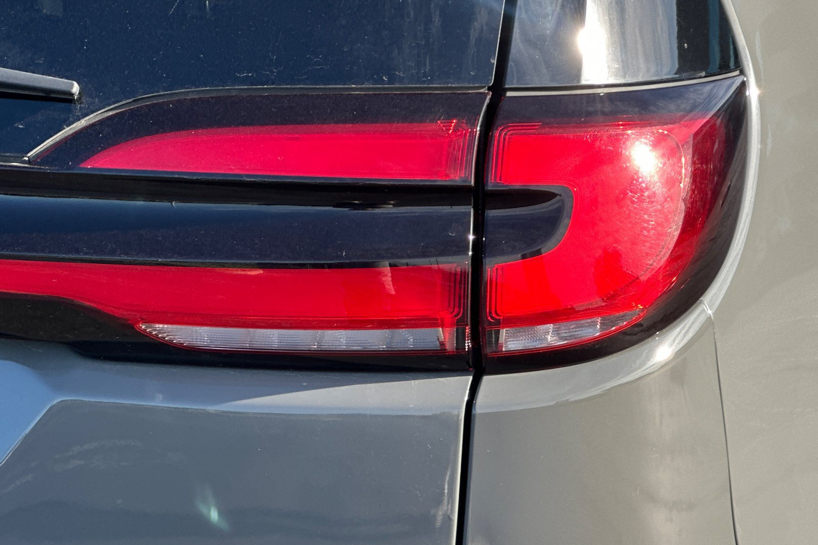 Used 2025 Chrysler Pacifica Limited FWD image 48