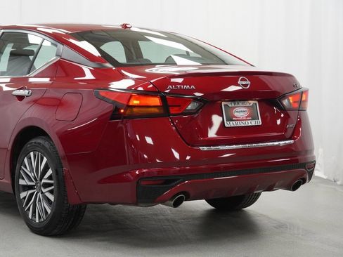 Used 2023 Nissan Altima 2.5 SV w/ SV Premium Package image 14