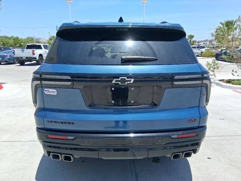 Used 2024 Chevrolet Traverse RS FWD image 5