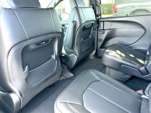 New 2026 Chrysler Pacifica Select FWD image 24