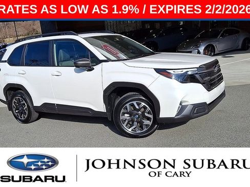 Used 2025 Subaru Forester Premium image 2