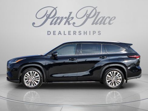 Used 2026 Toyota Highlander Platinum AWD/4WD image 2