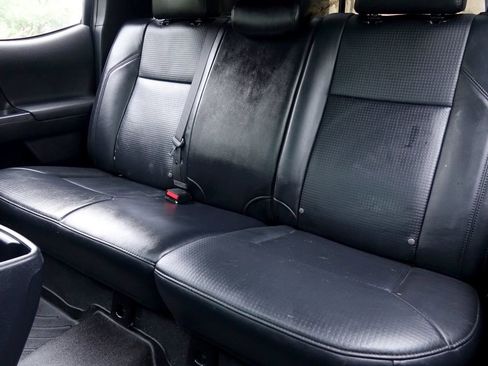 Used 2019 Toyota Tacoma TRD Off-Road w/ TRD Premium Off Road Package image 38