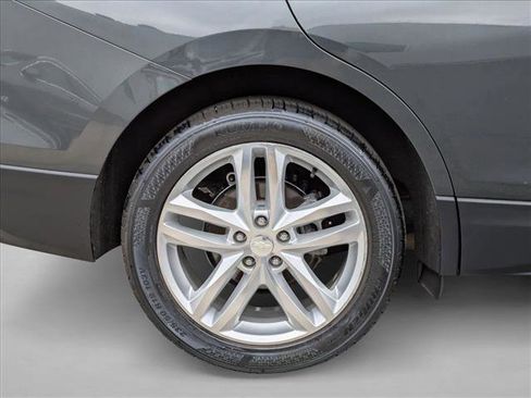 Used 2018 Chevrolet Equinox LT FWD image 23