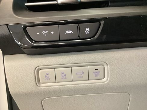 Certified 2024 Kia Carnival SX FWD image 12