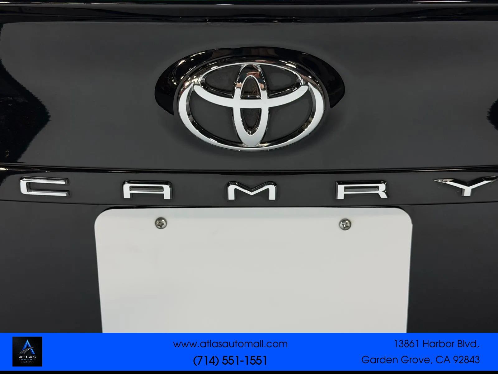 Used 2018 Toyota Camry SE w/ Moonroof Package FWD image 10