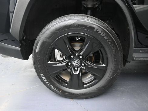 Used 2024 Toyota RAV4 XLE FWD image 43