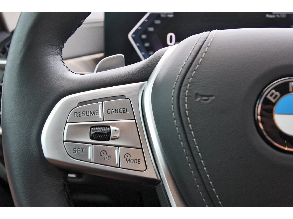 Used 2026 BMW X7 xDrive40i AWD/4WD image 16