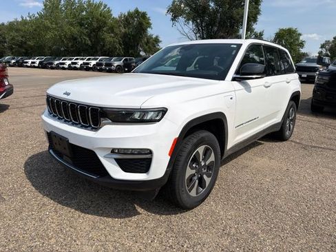 Used 2024 Jeep Grand Cherokee Limited 4xe AWD/4WD image 4